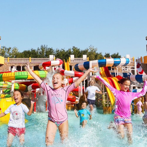 Готелі з аквапарками та водними гірками в Болгарії