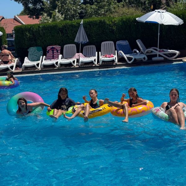 GLADIOLA Молодіжний центр 3*